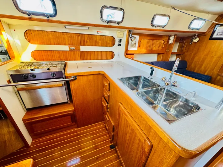 Perfect Salinity Yacht Photos Pics 