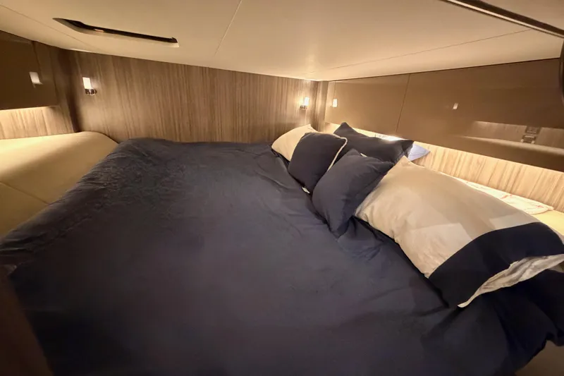  Yacht Photos Pics Luxurious cabin interior of 2021 Sea Ray SLX 400 with cozy bedding.