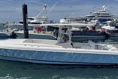 2005 Intrepid 323 Cuddy