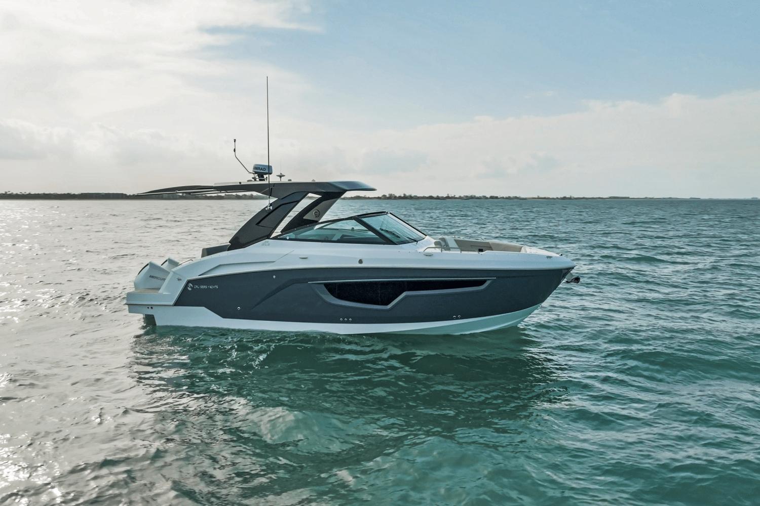 2024 Cruisers Yachts 34 Gls Outboard Cruiser For Sale - Yachtworld