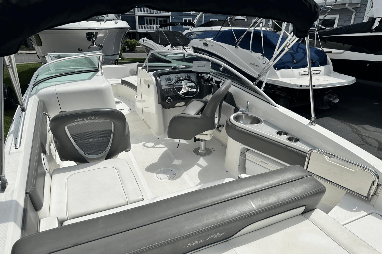 2011 Sea Ray 240 Sundeck Runabout for sale - YachtWorld