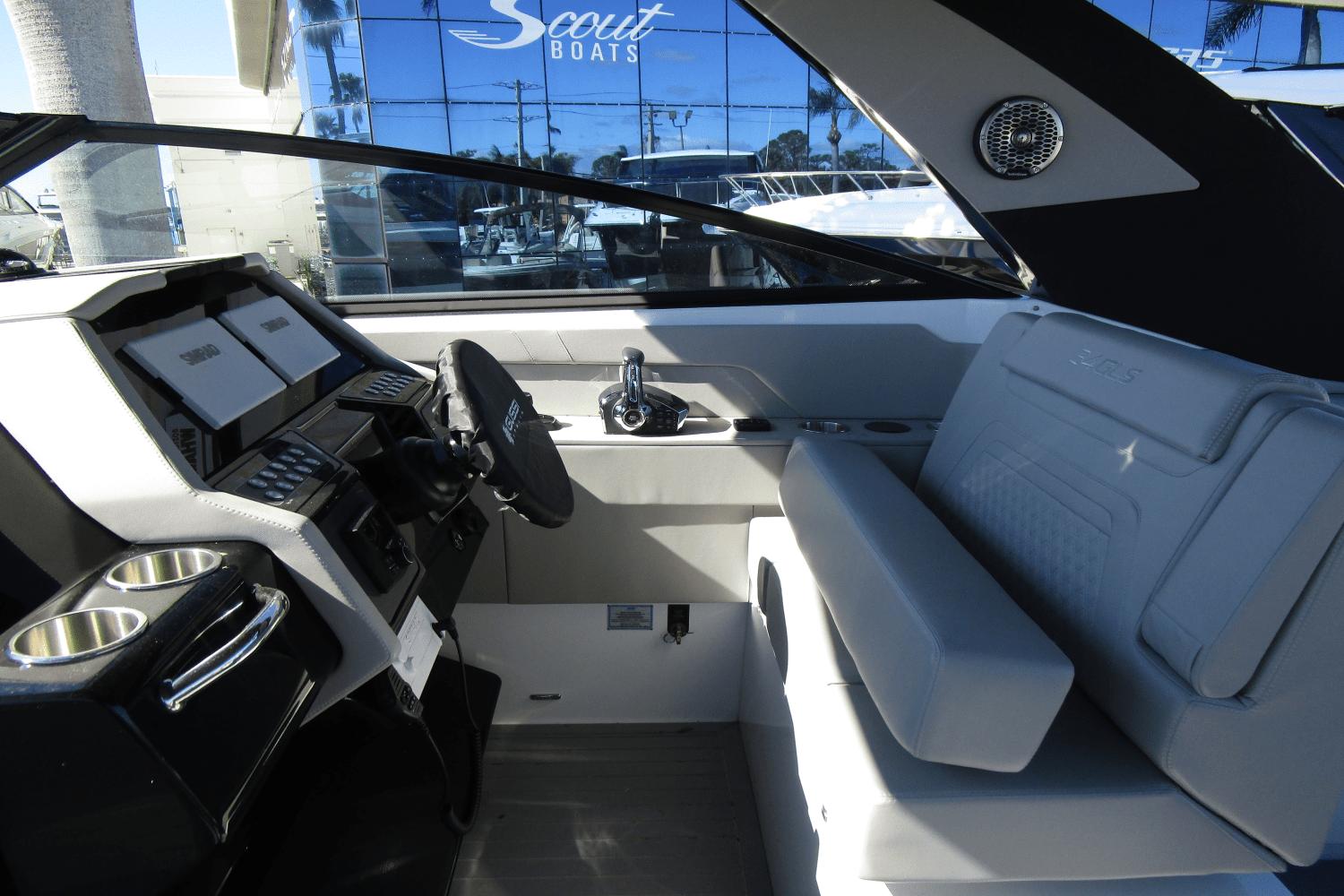 2024 Cruisers Yachts 34 GLS Outboard Cruiser for sale - YachtWorld