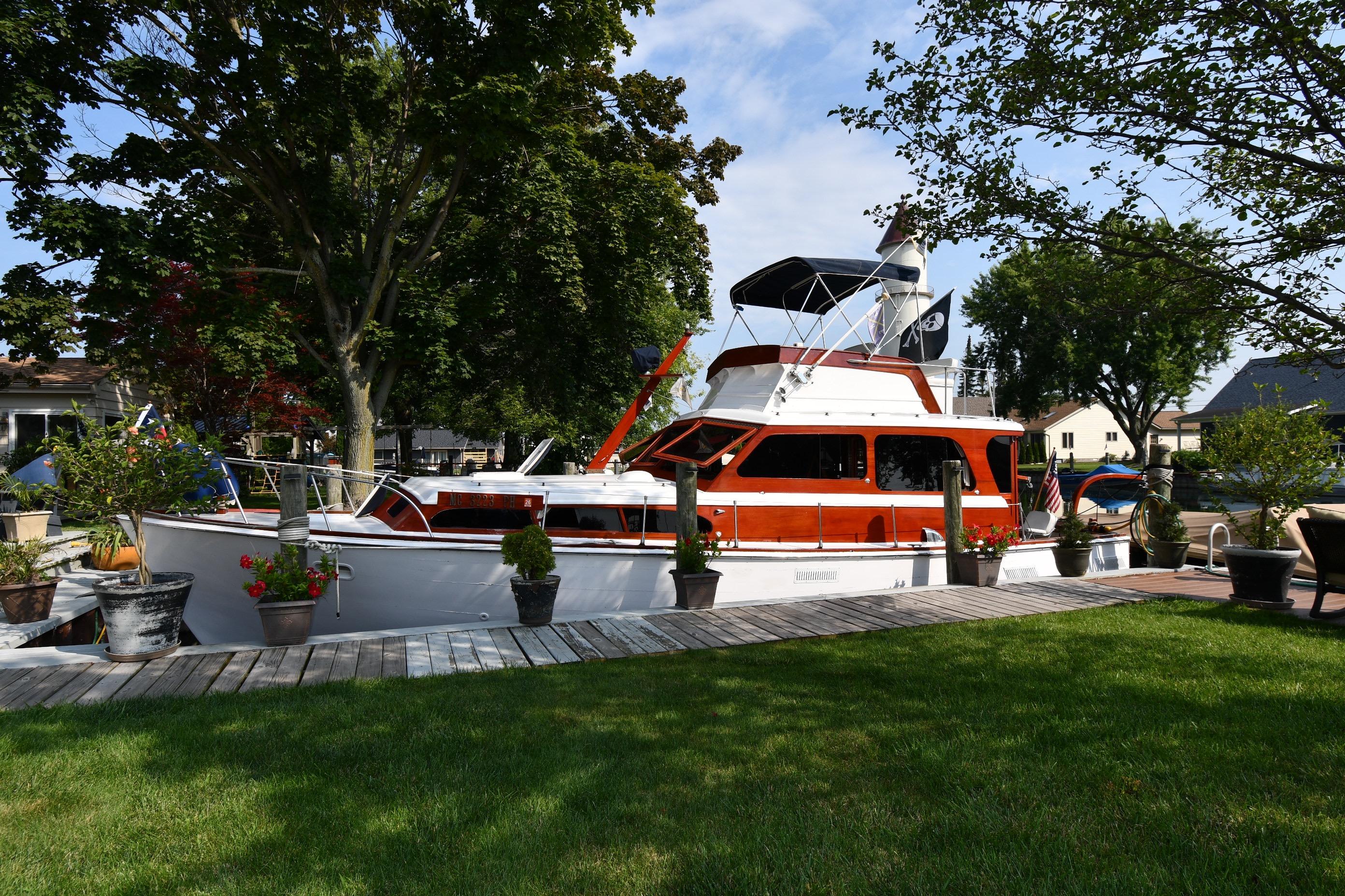 Egg Harbor 37 Convertible Sedan