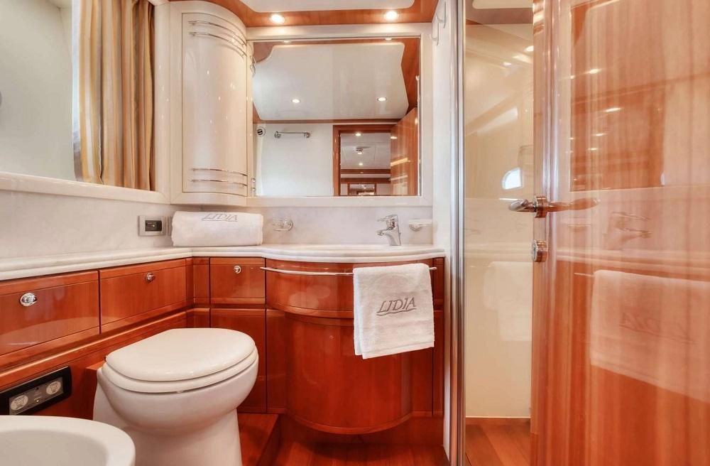 2006 Ferretti Yachts 83 