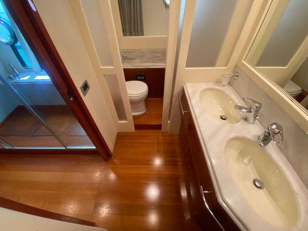2006 Ferretti Yachts 83 