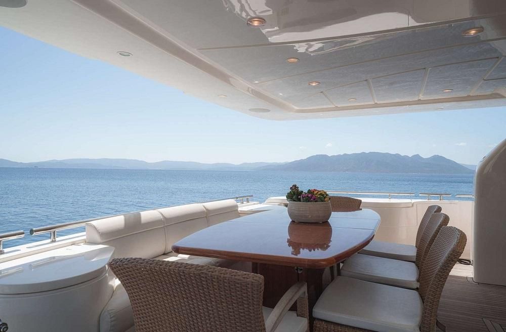 2006 Ferretti Yachts 83 