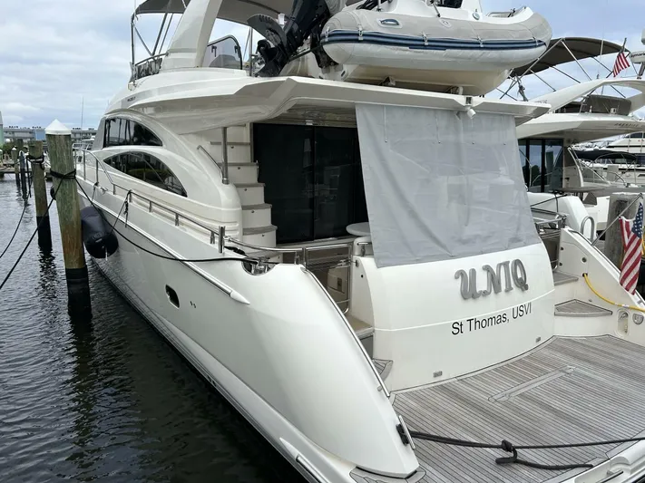 Uniq III Yacht Photos Pics 