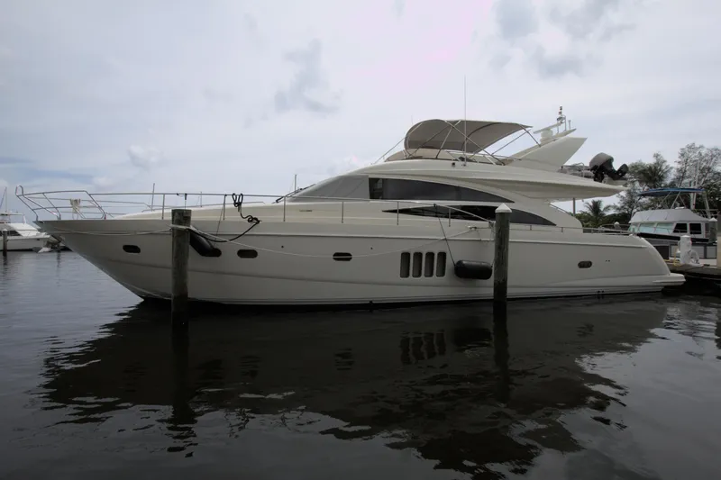 Uniq III Yacht Photos Pics 