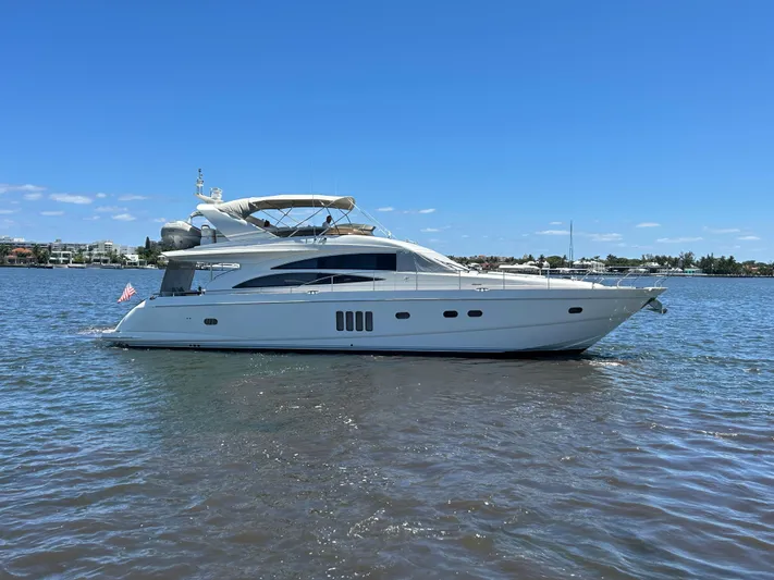 Uniq III Yacht Photos Pics 