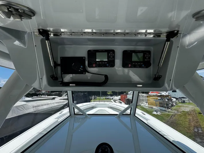  Yacht Photos Pics Yellowfin 42 Offshore- Helm Electronics