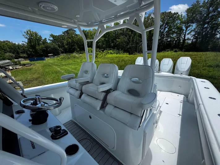  Yacht Photos Pics Yellowfin 42 Offshore- Helm Seating