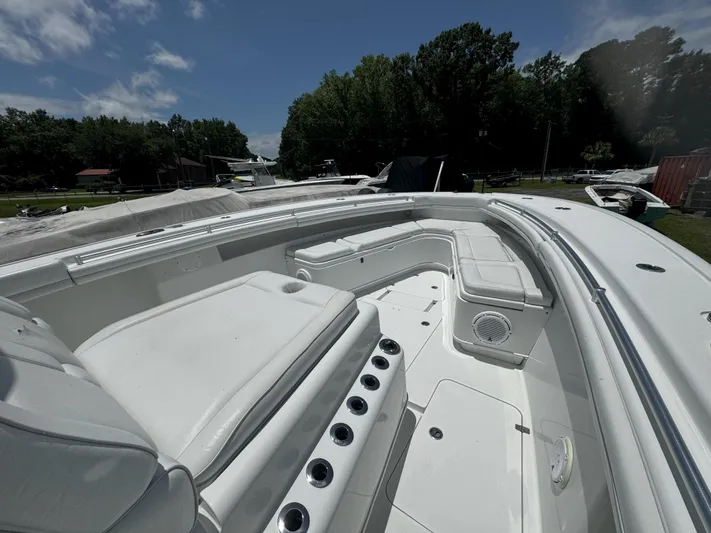  Yacht Photos Pics Yellowfin 42 Offshore- Bow Seating