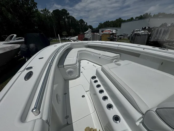  Yacht Photos Pics Yellowfin 42 Offshore- Bow Seating