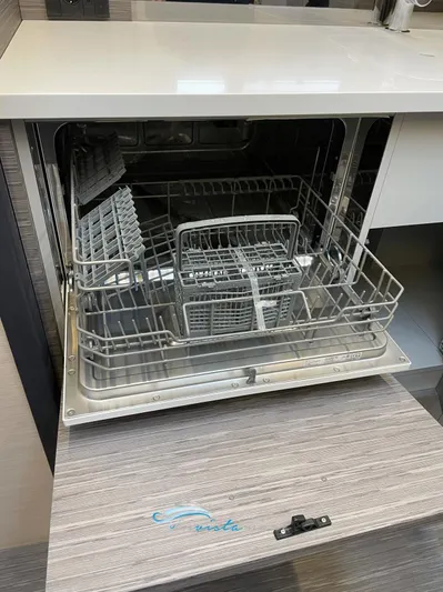  Yacht Photos Pics Airon Marine 50 lavastoviglie