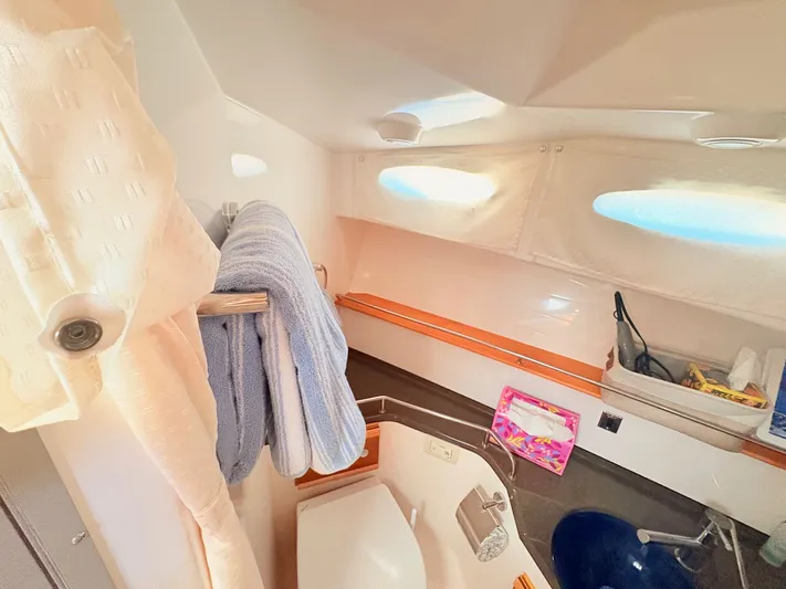Reliance Yacht Photos Pics Interior of 2023 Cutwater 32 Coupe featuring bathroom and towels.