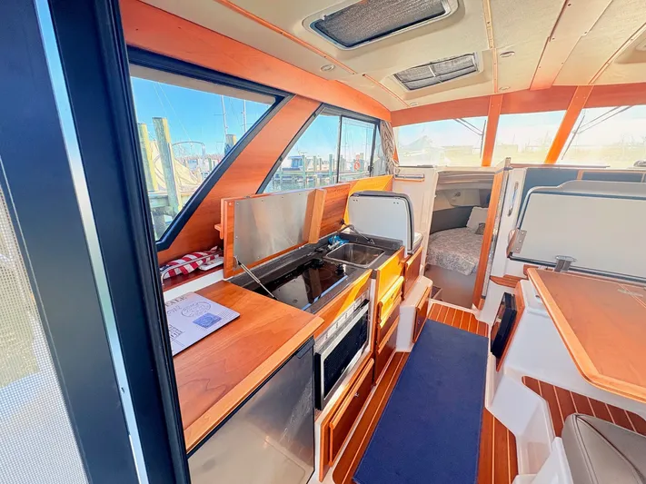 Reliance Yacht Photos Pics Interior of 2023 Cutwater 32 Coupe featuring modern kitchen.