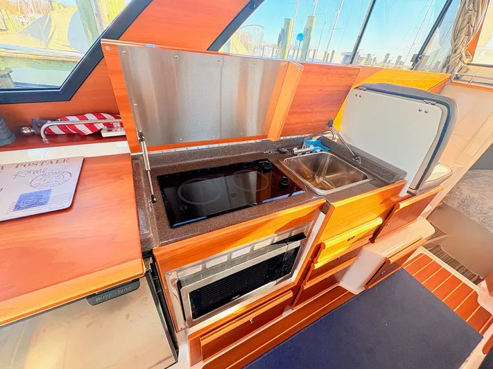 Reliance Yacht Photos Pics Interior of 2023 Cutwater 32 Coupe featuring modern kitchen.