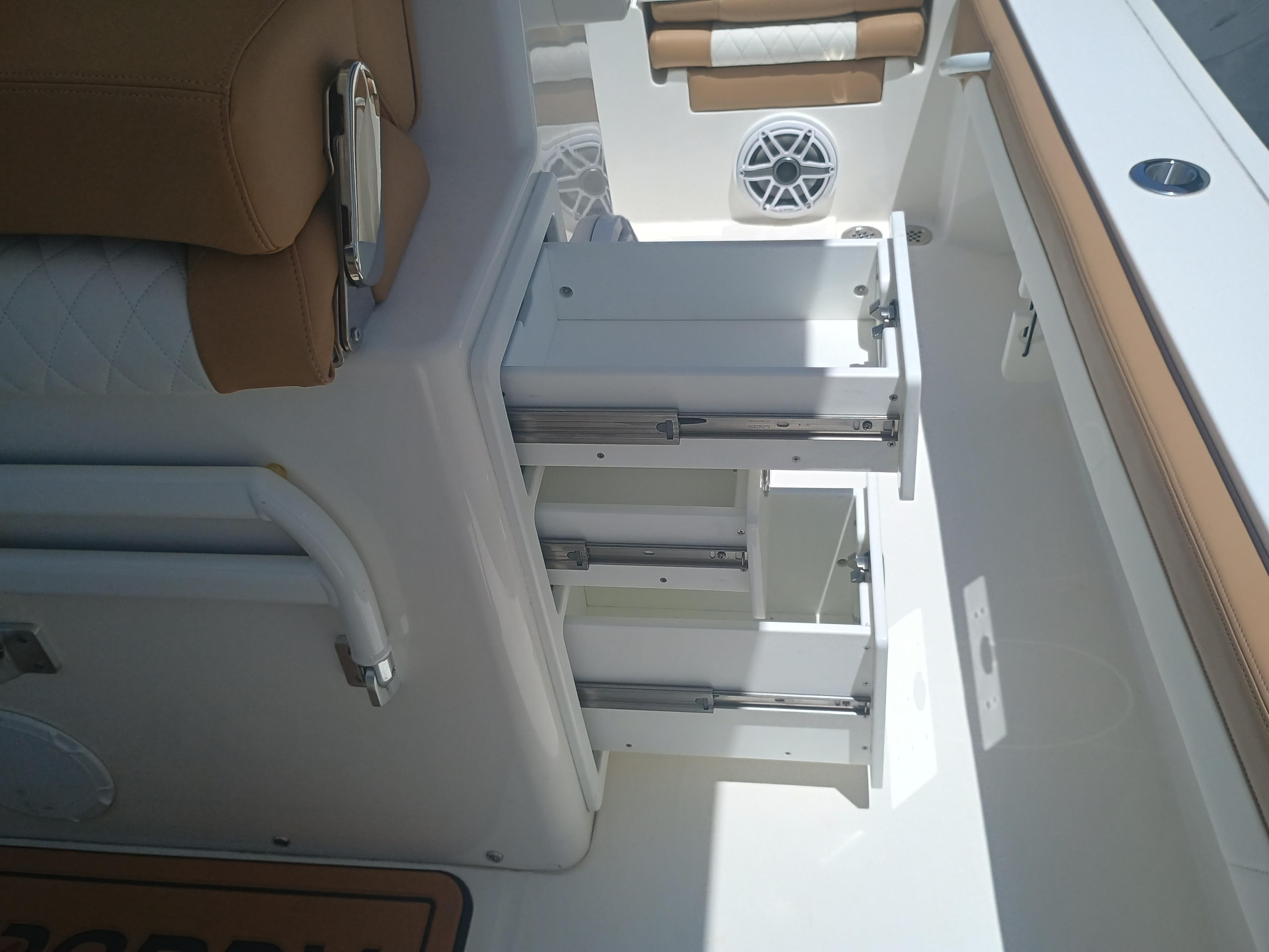 2025 Regulator 30XO - Image 13