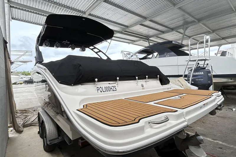 2022 Sea Ray 290 Sdx @ Cancun "angulo" Yacht Photos Pics 2022 Sea Ray SDX 290 boat with covered deck, parked under a metal roof.