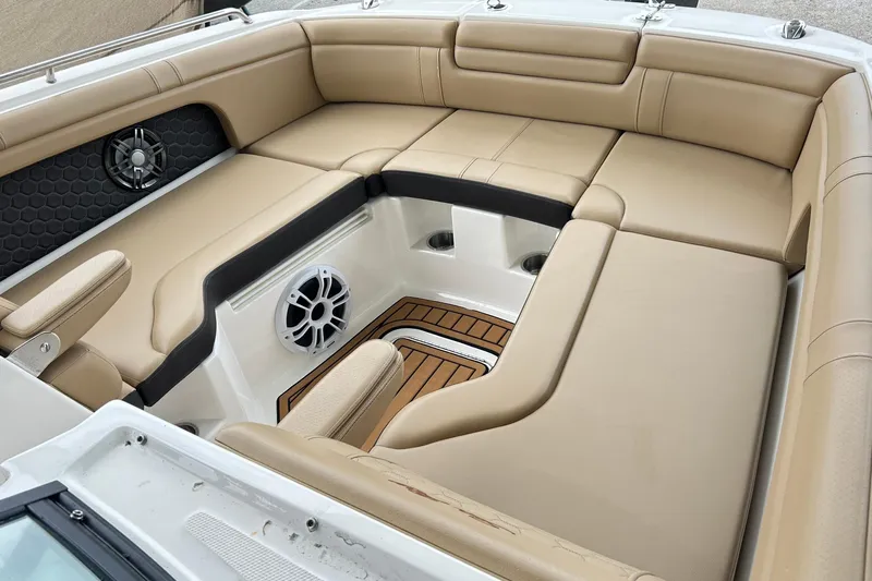 2022 Sea Ray 290 Sdx @ Cancun "angulo" Yacht Photos Pics Luxurious seating area on 2022 Sea Ray SDX 290 boat with tan upholstery and speakers.