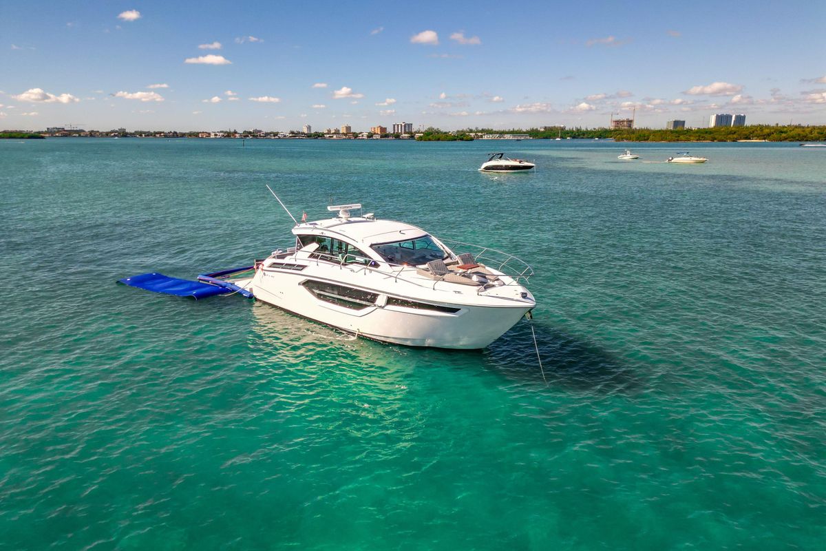 2023 Cruisers Yachts 42 