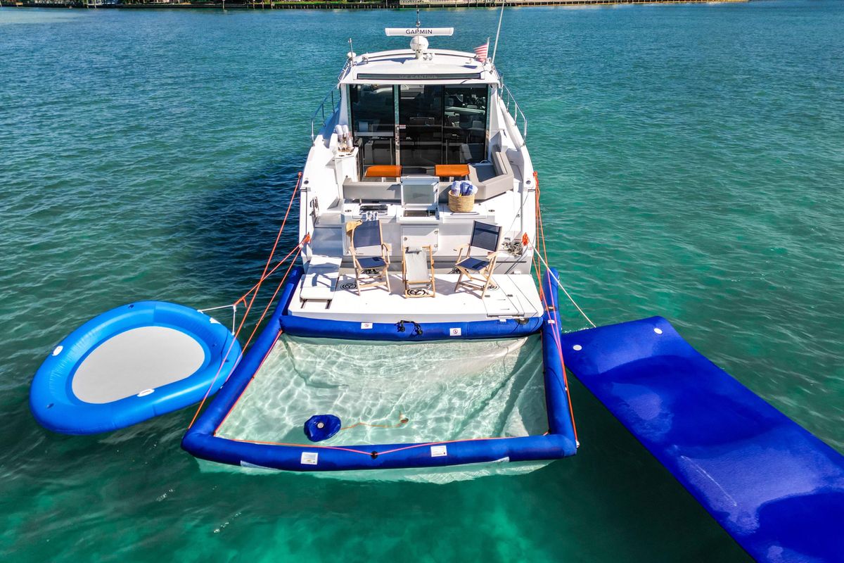 2023 Cruisers Yachts 42 