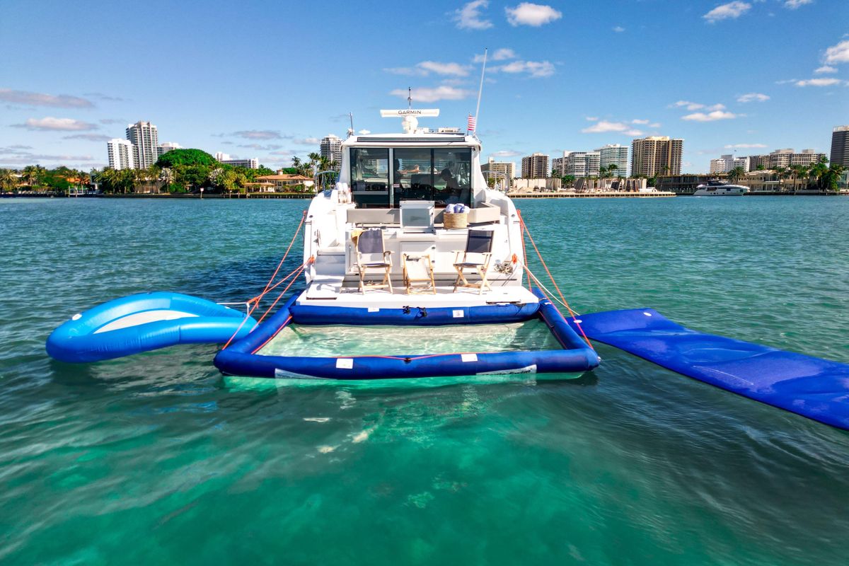 2023 Cruisers Yachts 42 