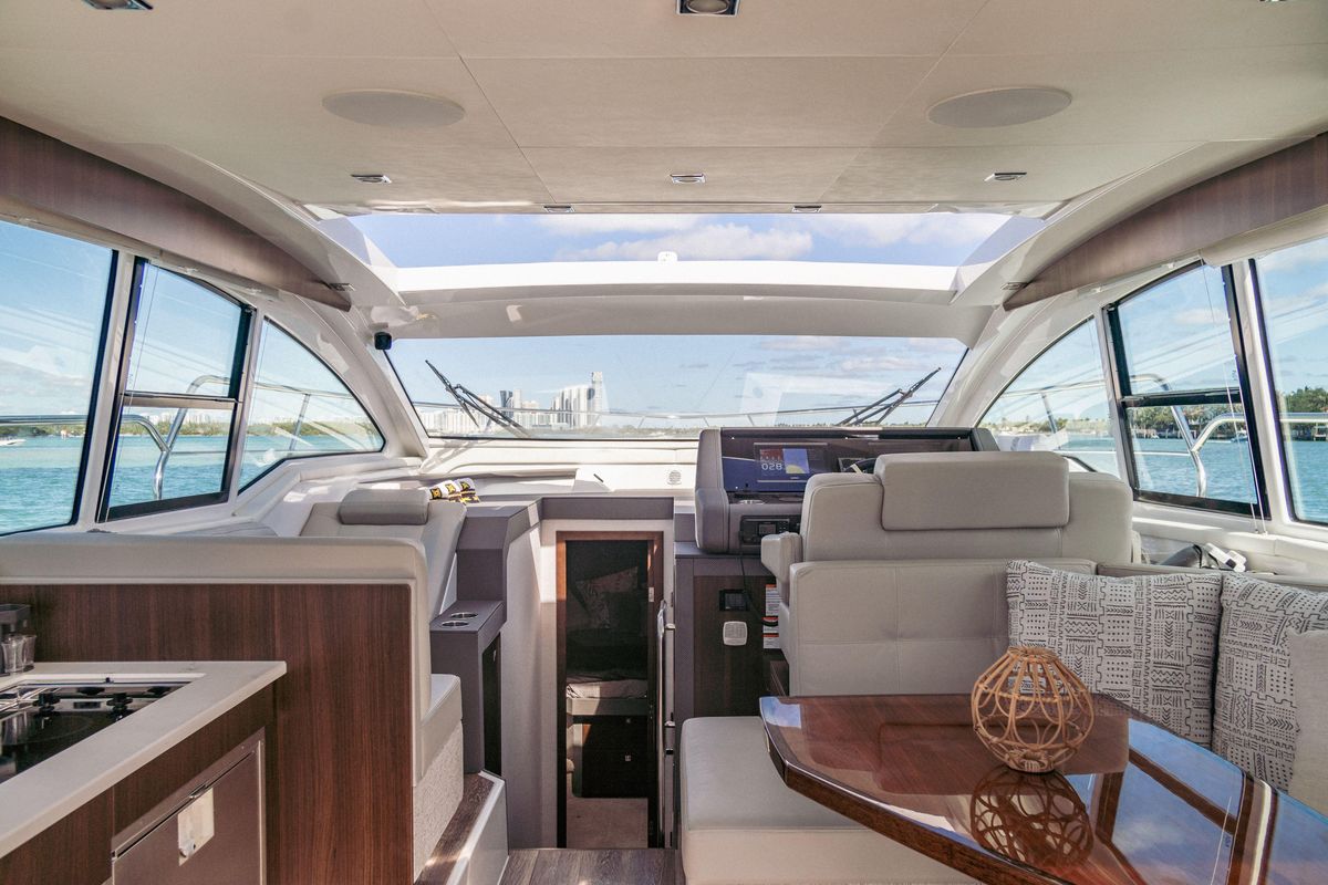 2023 Cruisers Yachts 42 