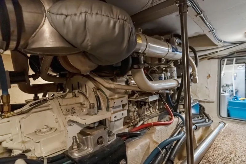 Never Say Never Yacht Photos Pics Engine room of 1997 Bayliner 4788 Pilot House Motoryacht, showcasing mechanical components.