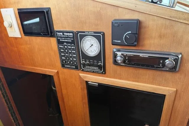 Ocean Baron Yacht Photos Pics 2001 Sabreline Sedan dashboard with tank tender, gauges, and Pioneer stereo system.