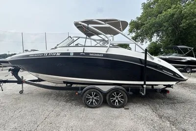 Yamaha Boats 242 Limited