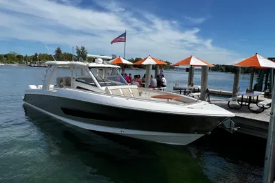 Boston Whaler 420 Outrage