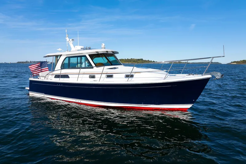  Yacht Photos Pics 2022 Sabre 38 SE yacht on open water, featuring sleek design and American flag.