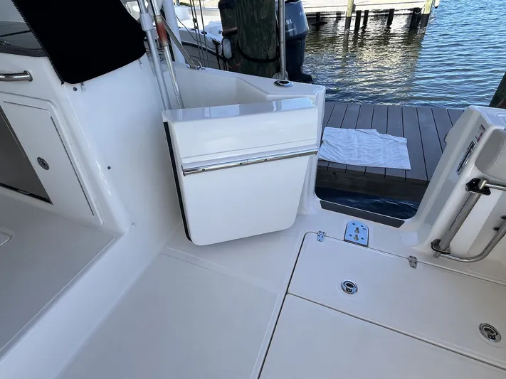  Yacht Photos Pics Boston Whaler 325 Conquest 2023, boat dock, interior view.