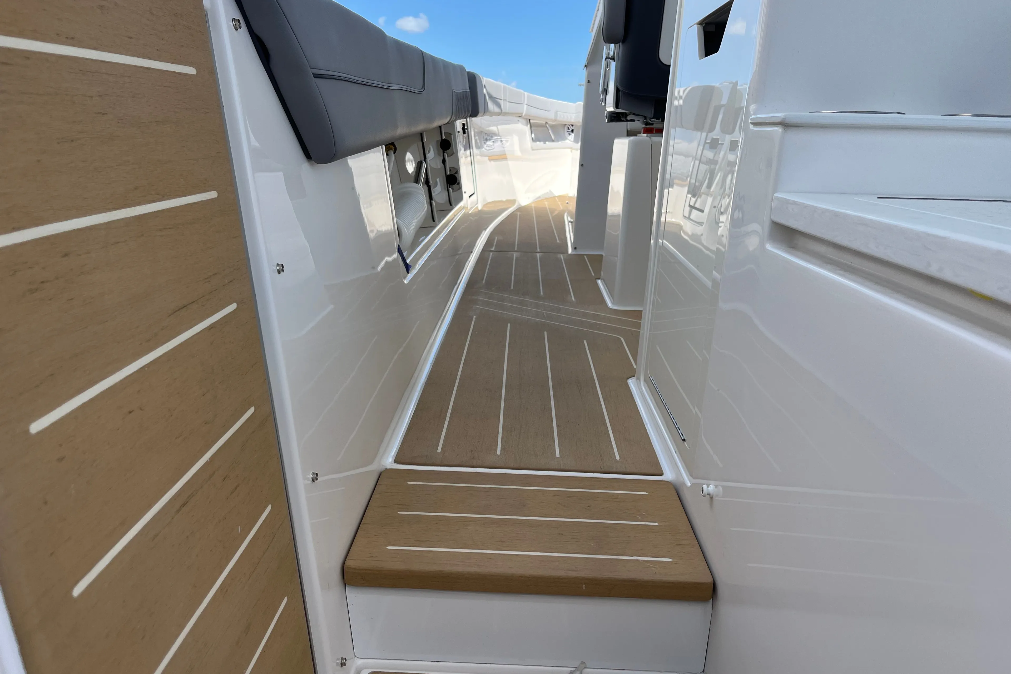 2026 REGAL 43 SAV - Image 8