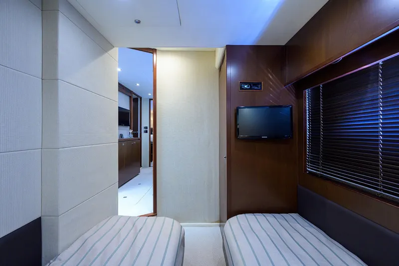  Yacht Photos Pics Princess V62 -