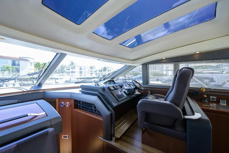  Yacht Photos Pics Princess V62 -