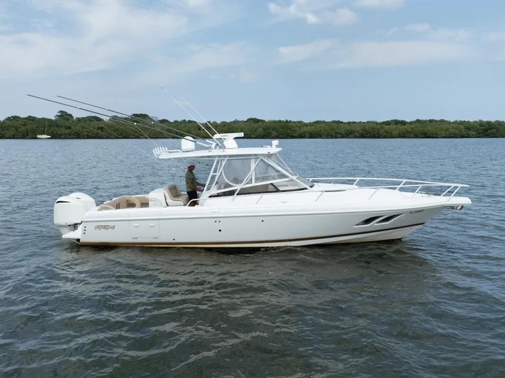  Yacht Photos Pics 2012 Intrepid - Exterior profile water