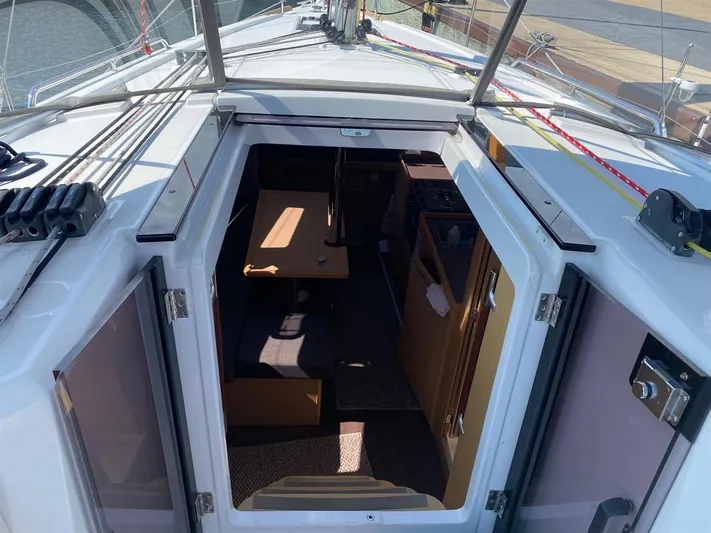 Rock Chalk Yacht Photos Pics Companionway