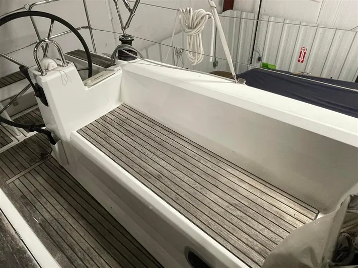 Rock Chalk Yacht Photos Pics Bench Seating Port