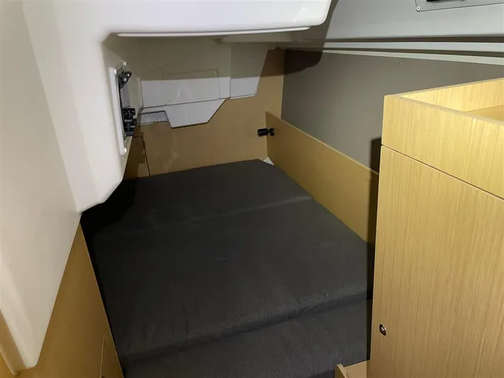 Rock Chalk Yacht Photos Pics Port Aft Cabin