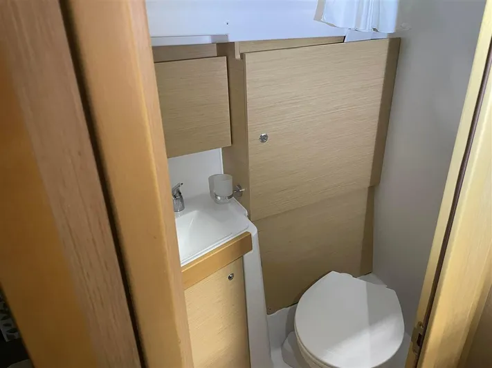 Rock Chalk Yacht Photos Pics Head Compartment