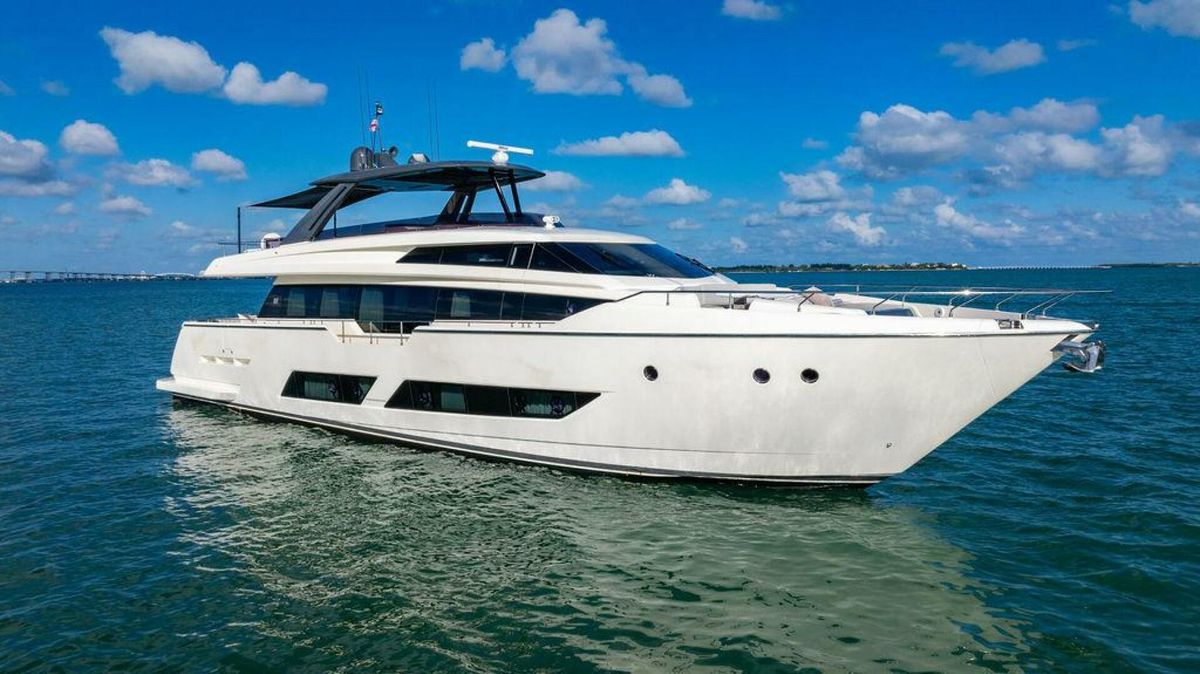 2018 Ferretti Yachts 85 