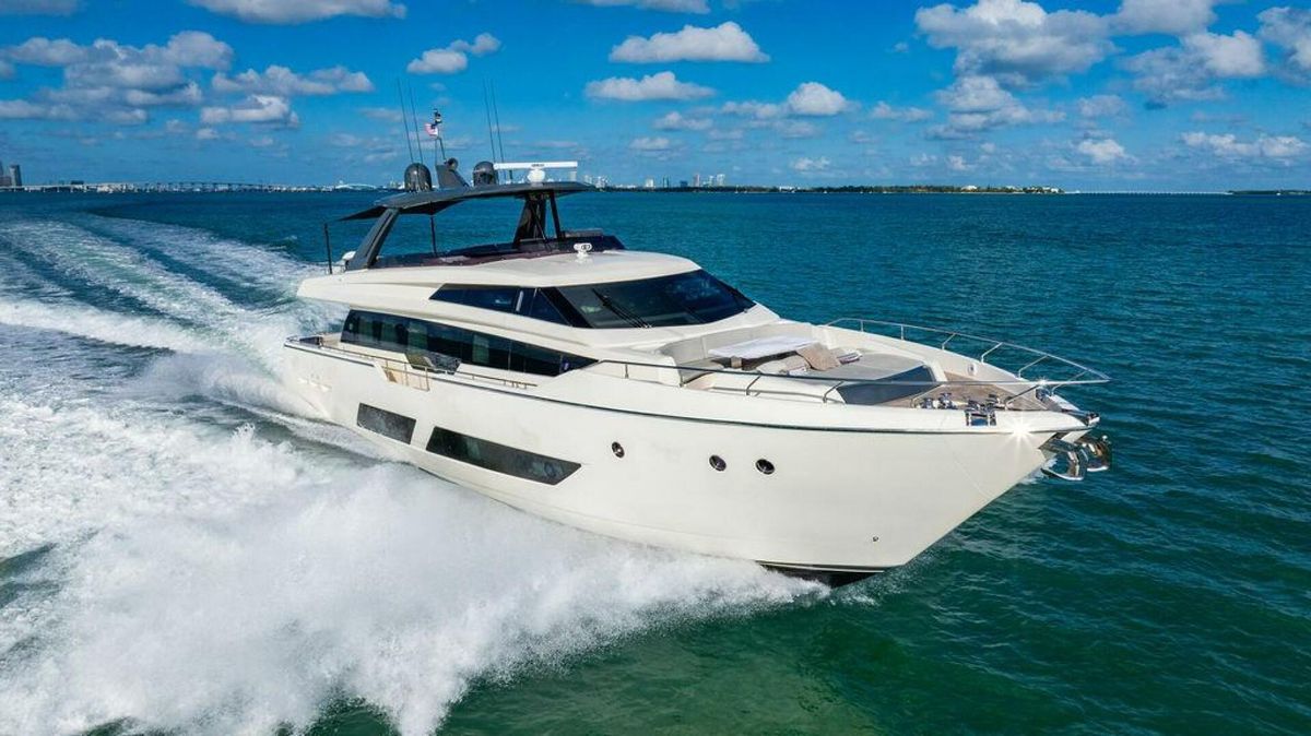 2018 Ferretti Yachts 85 