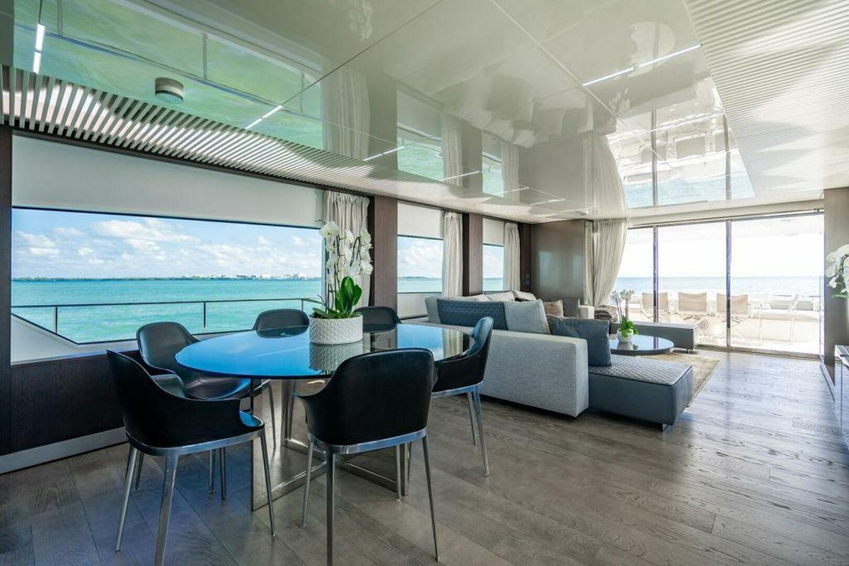 2018 Ferretti Yachts 85 