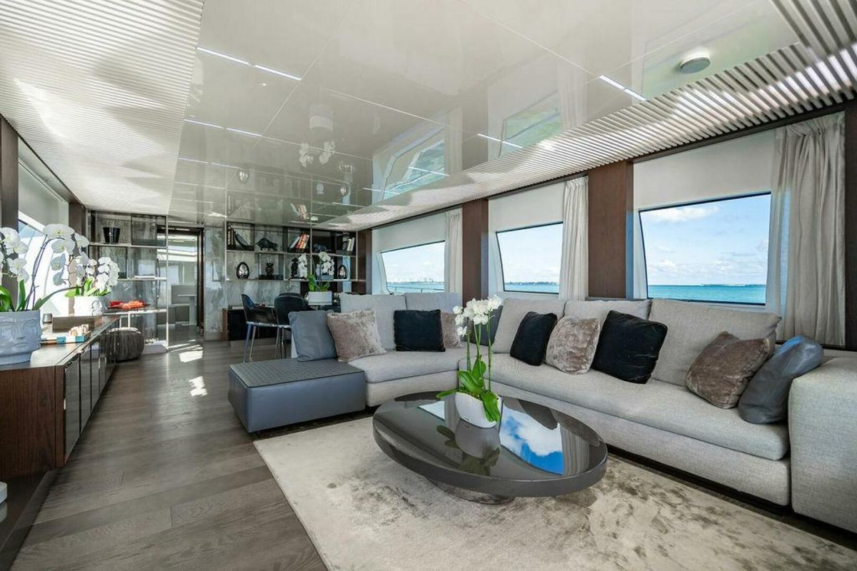 2018 Ferretti Yachts 85 