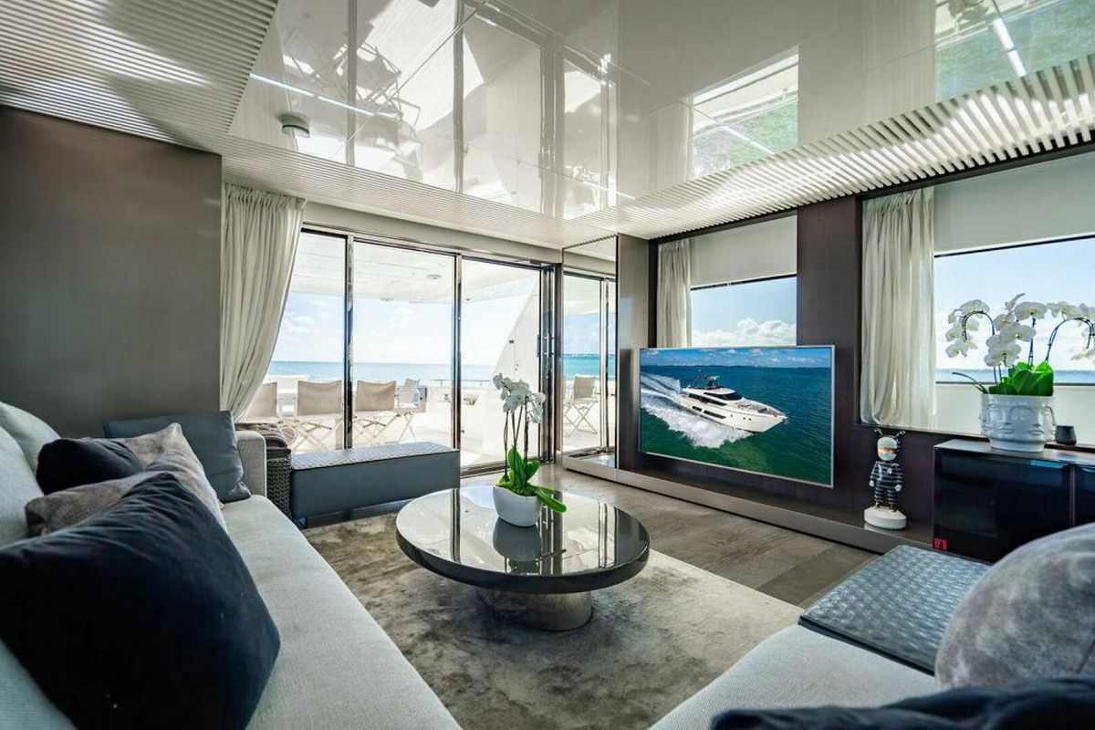 2018 Ferretti Yachts 85 