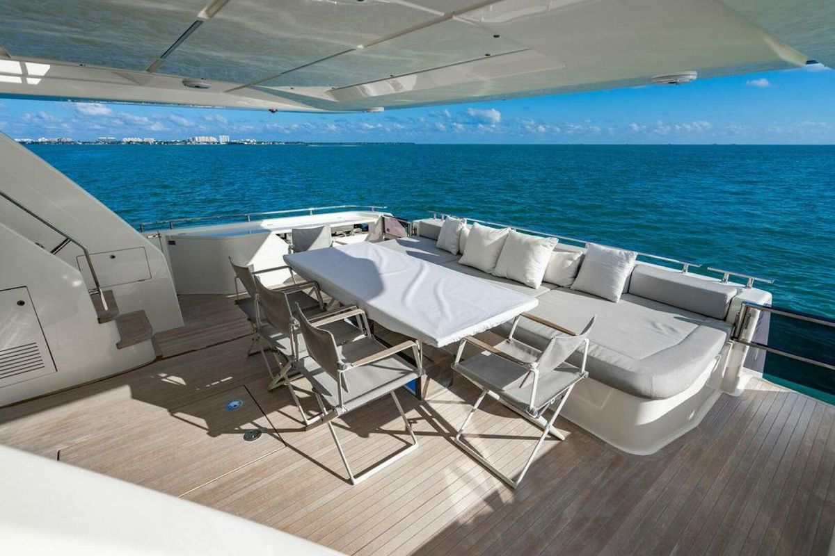 2018 Ferretti Yachts 85 