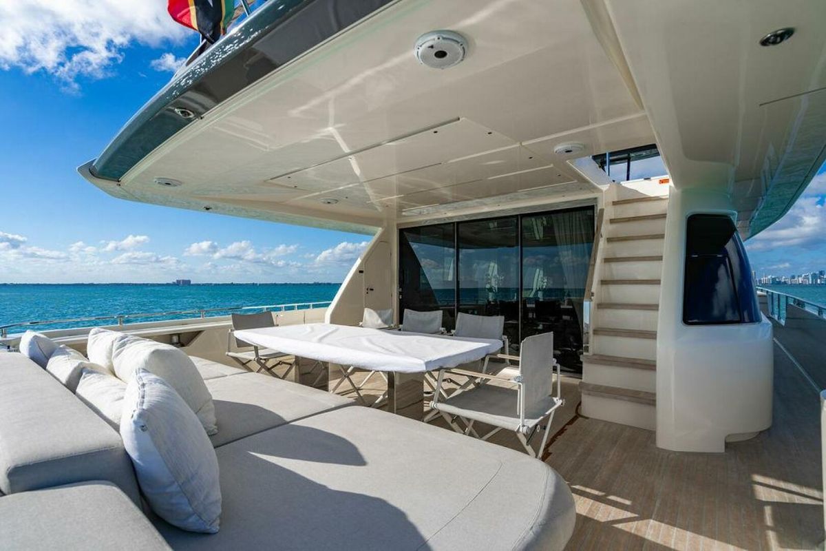 2018 Ferretti Yachts 85 