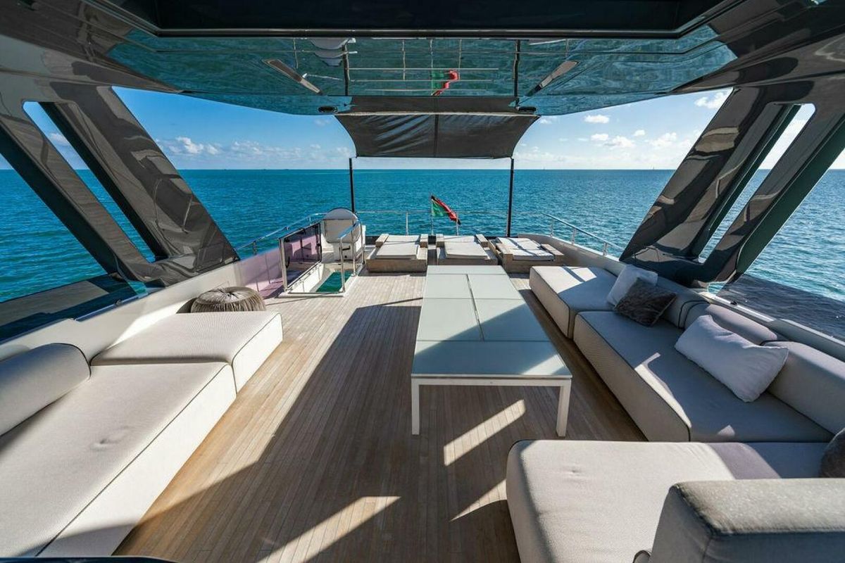 2018 Ferretti Yachts 85 